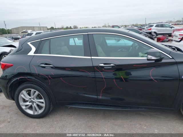 SJKCH5CP8JA050486 Infiniti Qx30 Luxury