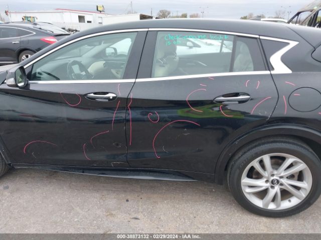 SJKCH5CP8JA050486 Infiniti Qx30 Luxury