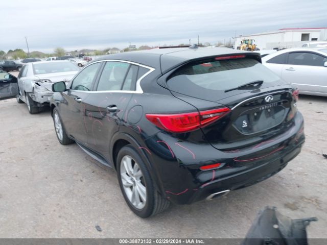 SJKCH5CP8JA050486 Infiniti Qx30 Luxury