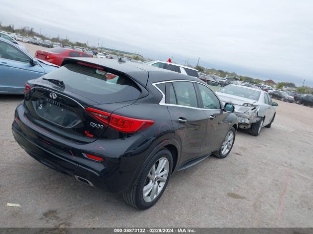 SJKCH5CP8JA050486 Infiniti Qx30 Luxury