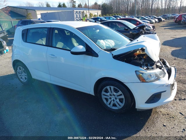 Chevrolet Sonic Lt Auto 2018 1G1JG6SH0J4108689 Image 1