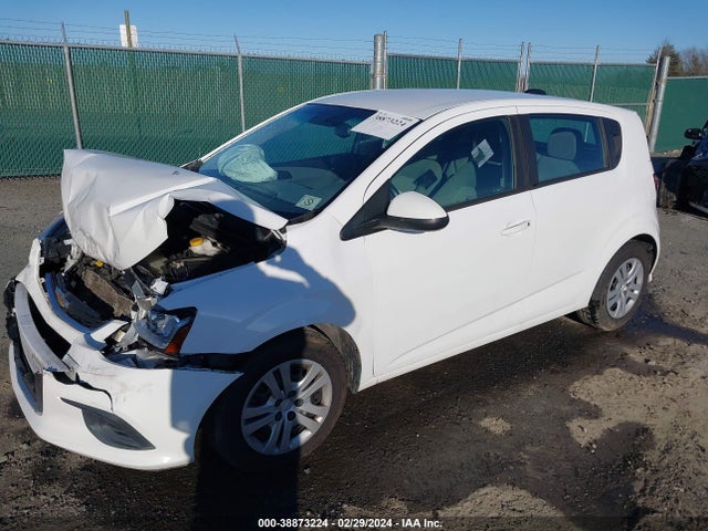 Chevrolet Sonic Lt Auto 2018 1G1JG6SH0J4108689 Image 2