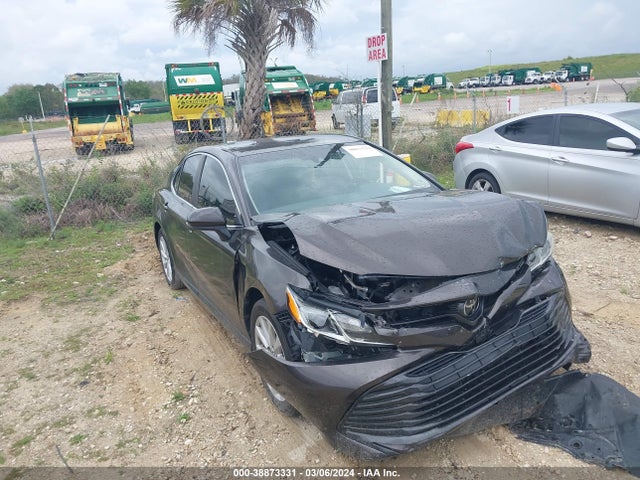 Toyota CAMRY LE 2018 4T1B11HK2JU099170 main image