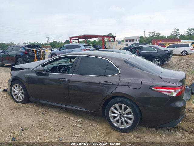Toyota CAMRY LE 2018 4T1B11HK2JU099170 Image 14