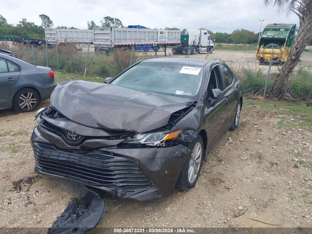 Toyota CAMRY LE 2018 4T1B11HK2JU099170 Image 2