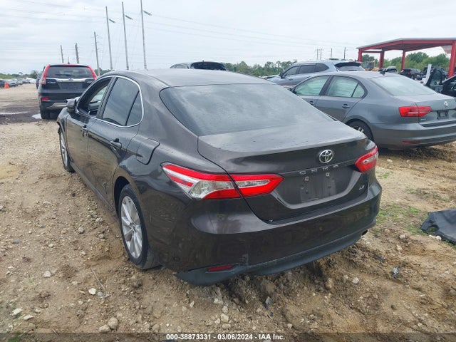 Toyota CAMRY LE 2018 4T1B11HK2JU099170 Image 3