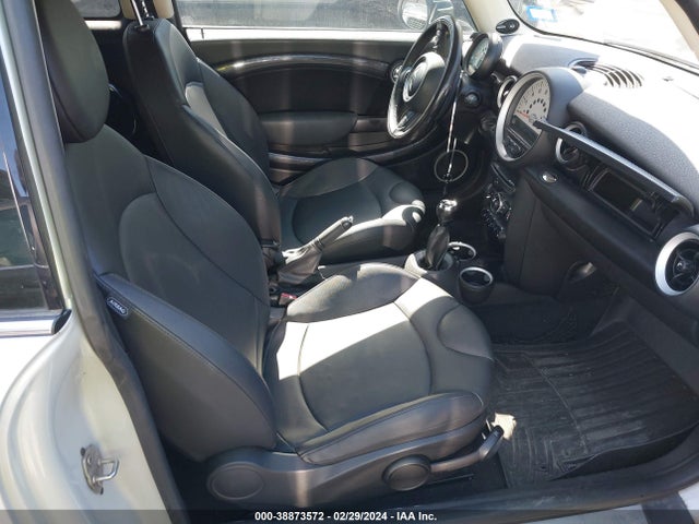 2013 MINI CLUBMAN WMWZG3C57DTY32920 Photo 4