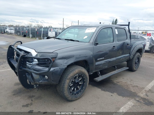 Toyota Tacoma Base V6 2015 3TMLU4EN8FM172067 Image 2