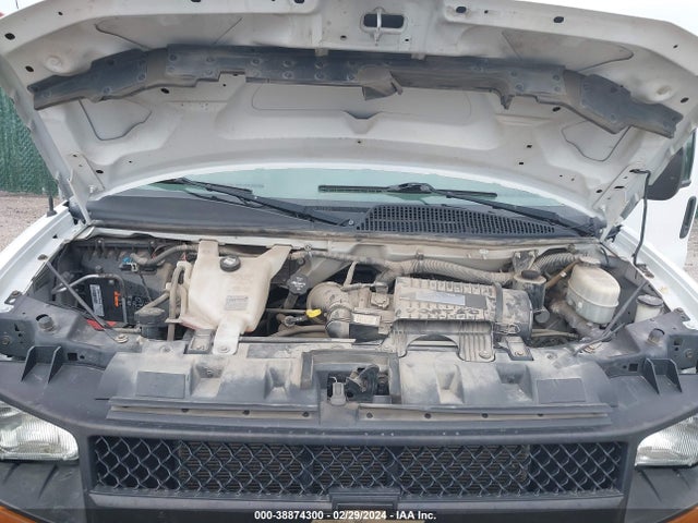 Chevrolet Express 2500 Work Van 2017 1GCWGAFG3H1245462 Image 10