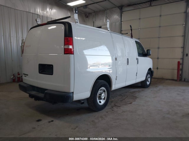 Chevrolet Express 2500 Work Van 2017 1GCWGAFG3H1245462 Image 4