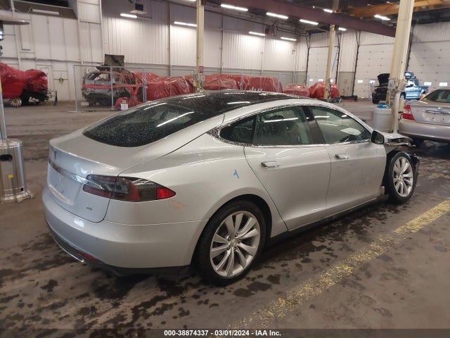 Tesla Model S P85 2014 5YJSA1H18EFP32006 Image 4