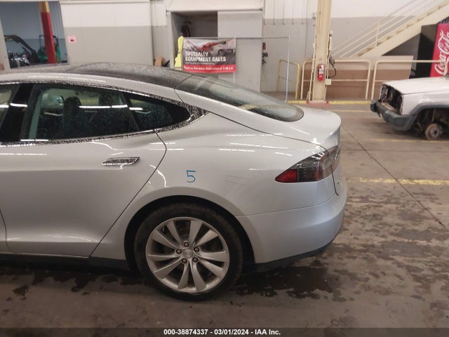 Tesla Model S P85 2014 5YJSA1H18EFP32006 Image 6