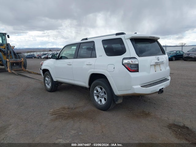 Toyota 4RUNNER SR5 2023 JTEMU5JR2P6157273 Image 3