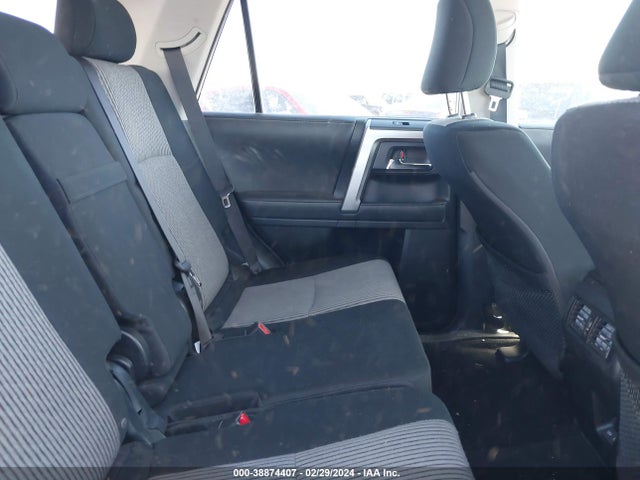 Toyota 4RUNNER SR5 2023 JTEMU5JR2P6157273 Image 8