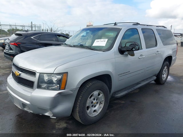Chevrolet Suburban 1500 Lt 2014 1GNSCJE01ER124318 Image 2
