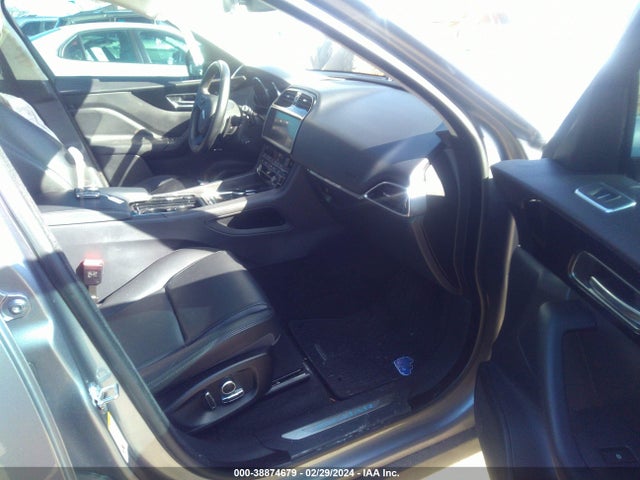 2020 JAGUAR F-PACE SADCJ2FX4LA623943 Photo 4