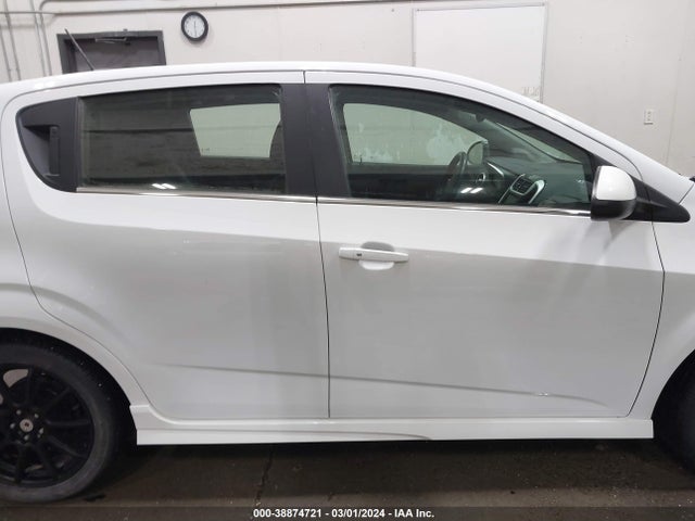 Chevrolet Sonic Lt Auto 2018 1G1JD6SBXJ4135497 Image 14