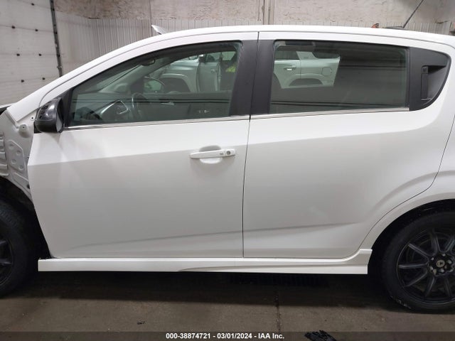 Chevrolet Sonic Lt Auto 2018 1G1JD6SBXJ4135497 Image 15