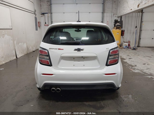 Chevrolet Sonic Lt Auto 2018 1G1JD6SBXJ4135497 Image 17