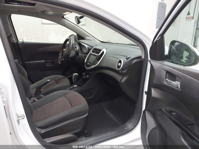 Chevrolet Sonic Lt Auto 2018 1G1JD6SBXJ4135497 Image 5