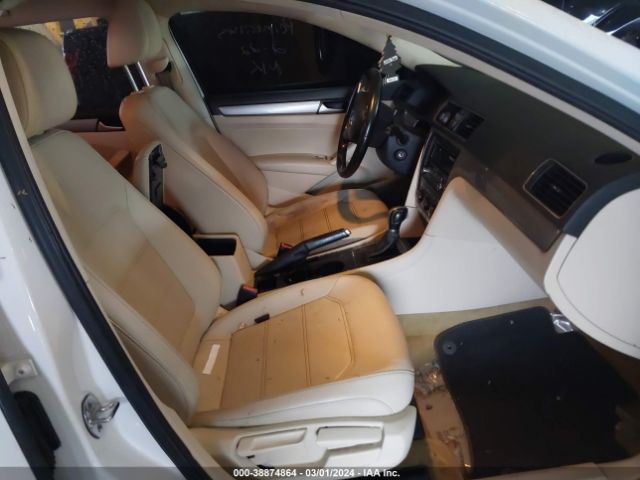 1VWAS7A37FC067005 Volkswagen Passat 1.8t Wolfsburg Edition