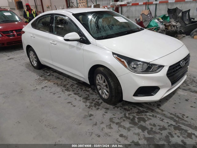 2018 3KPC24A35JE030711 main image