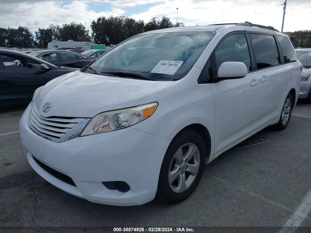 Toyota Sienna Le 8 Passenger 2015 5TDKK3DC2FS617673 Image 2
