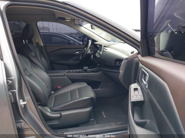 5N1AT3BA3MC701795 Nissan Rogue Sv Fwd