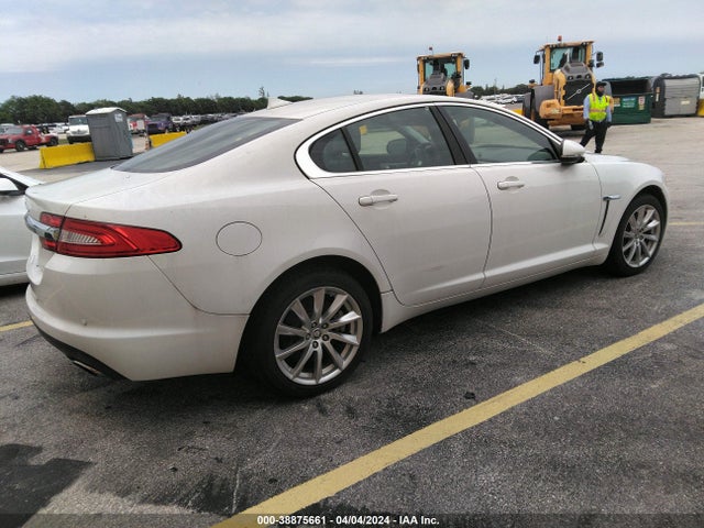2013 JAGUAR XF SAJWA0ES6DPS64503 Photo 3