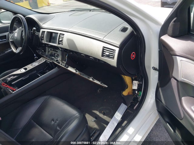 2013 JAGUAR XF SAJWA0ES6DPS64503 Photo 4