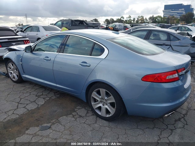 2011 JAGUAR XF SAJWA0FB0BLR94474 Photo 2