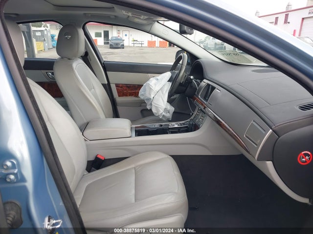 2011 JAGUAR XF SAJWA0FB0BLR94474 Photo 4