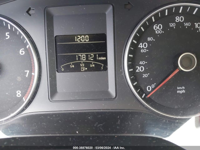 3VWD17AJ4EM403186 Volkswagen Jetta 1.8t Se