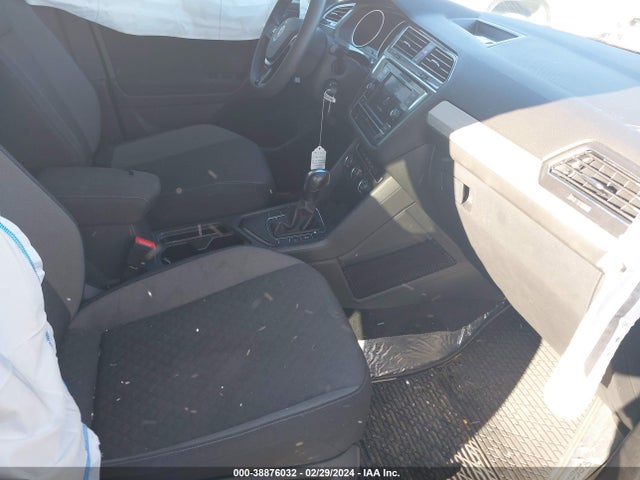 3VV1B7AX9KM200394 Volkswagen Tiguan 2.0t S