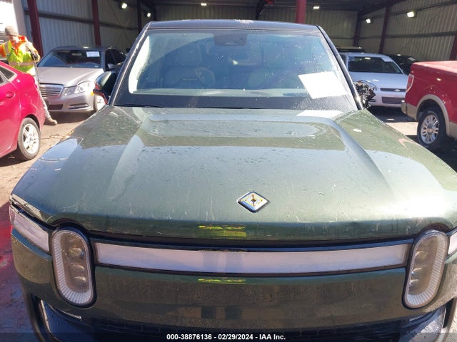 Rivian R1s Adventure 2023 7PDSGABA1PN015287 Image 10