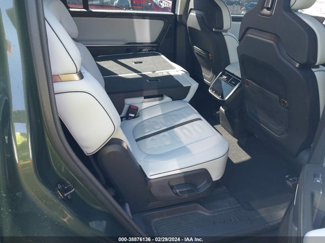 Rivian R1s Adventure 2023 7PDSGABA1PN015287 Image 8