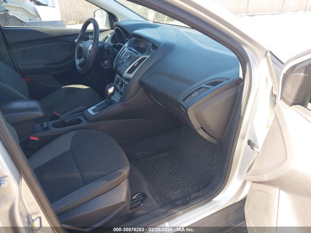 Ford FOCUS SE 2014 1FADP3K26EL238914 Image 5