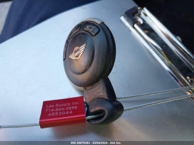 2010 MINI COOPER S WMWMF7C50ATZ71142 Photo 10