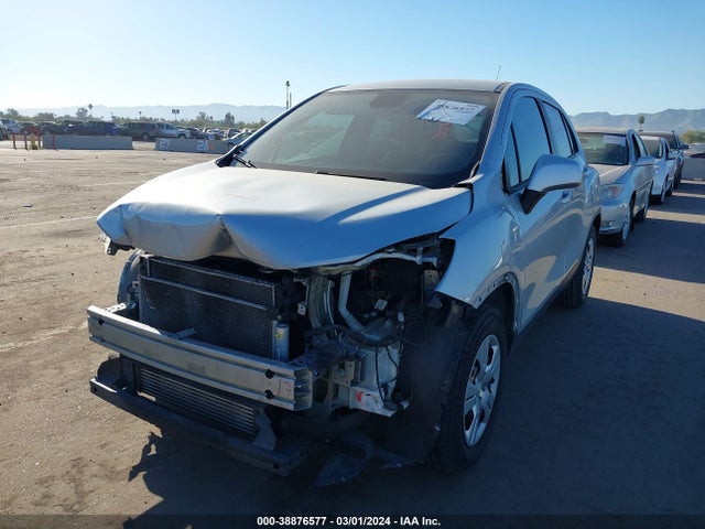 Chevrolet TRAX LS 2018 3GNCJKSB8JL357054 Image 2