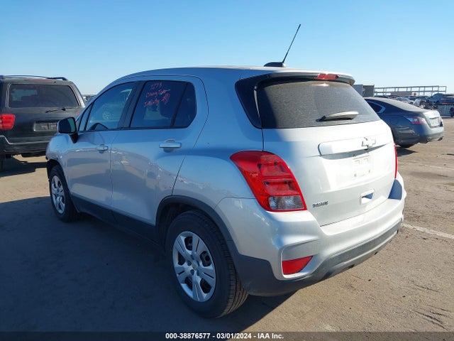 Chevrolet TRAX LS 2018 3GNCJKSB8JL357054 Image 3
