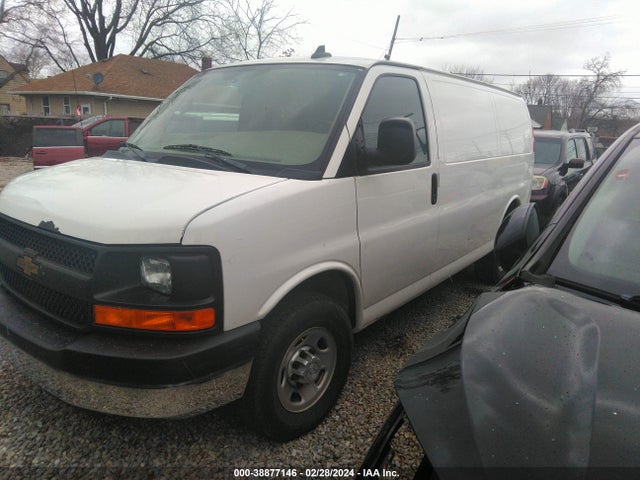 Chevrolet Express 3500 Work Van 2016 1GCZGGFGXG1218483 Image 2