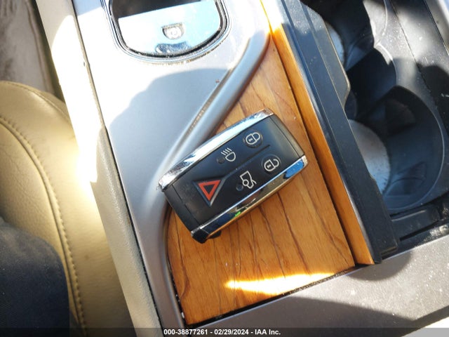 2010 JAGUAR XF SAJWA0FA1AHR66899 Photo 10