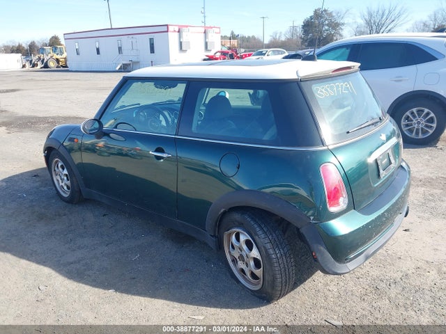 2006 MINI COOPER WMWRC33516TK16757 Photo 2