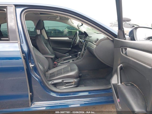 1VWLA7A3XKC002221 Volkswagen Passat 2.0t Wolfsburg Edition