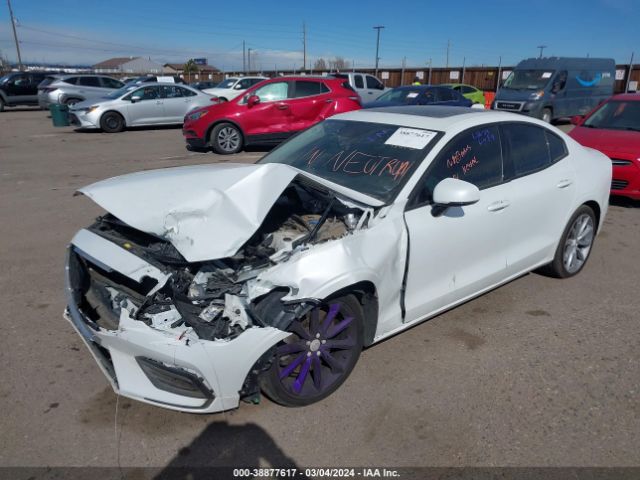 7JRA22TKXLG043345 Volvo S60 T6 Momentum