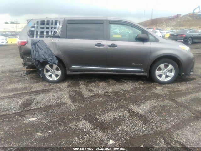 Toyota Sienna L 7 Passenger 2019 5TDZZ3DC2KS982794 Image 13