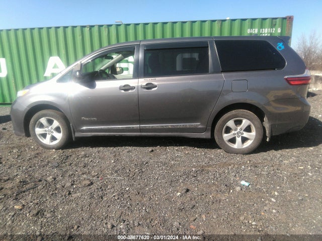Toyota Sienna L 7 Passenger 2019 5TDZZ3DC2KS982794 Image 14