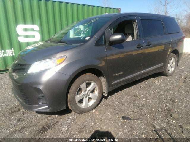 Toyota Sienna L 7 Passenger 2019 5TDZZ3DC2KS982794 Image 2