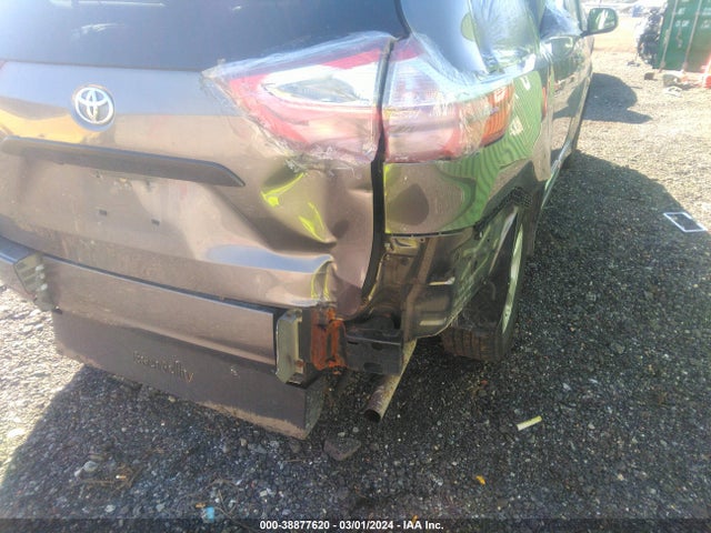 Toyota Sienna L 7 Passenger 2019 5TDZZ3DC2KS982794 Image 6