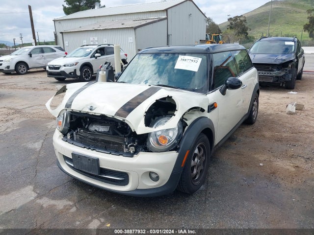 2013 MINI CLUBMAN WMWZF3C54DT489907 Photo 1